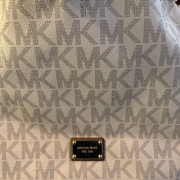 Michael Kors Jules drawstring Shoulder Bag - Picture 12 of 16